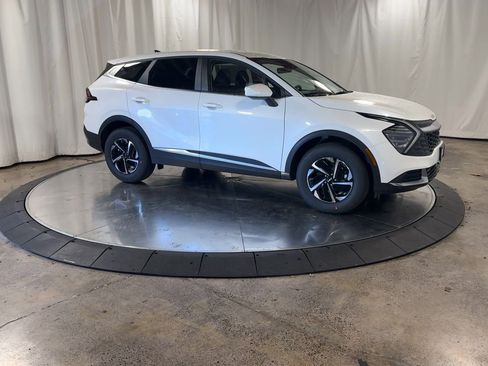 Certified 2025 Kia Sportage LX image 2
