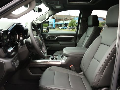 New 2026 Chevrolet Silverado 2500 LTZ w/ LTZ Convenience Package AWD/4WD image 11