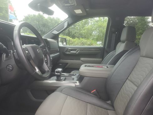 Used 2022 Chevrolet Silverado 1500 ZR2 w/ Technology Package AWD/4WD image 8