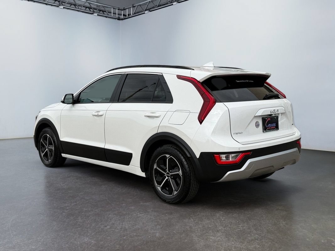 Used 2023 Kia Niro EX FWD image 7