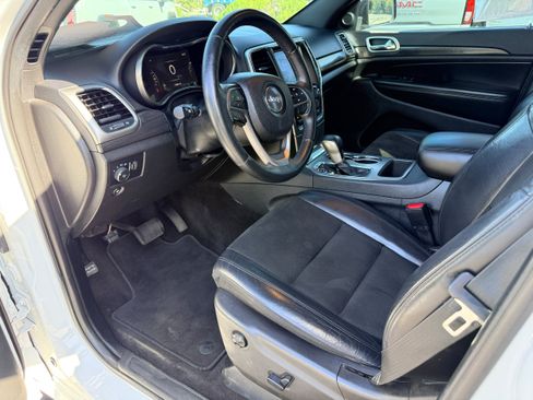 Used 2018 Jeep Grand Cherokee Altitude AWD/4WD image 13