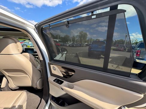 Used 2022 Lincoln Aviator Reserve w/ Equipment Group 201A AWD/4WD image 21