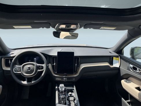 Certified 2026 Volvo XC60 B5 Core image 16
