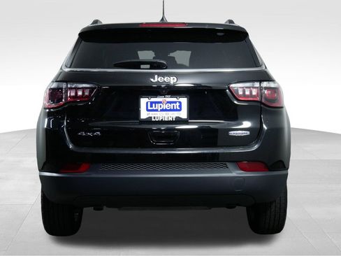 Used 2025 Jeep Compass Latitude AWD/4WD image 9