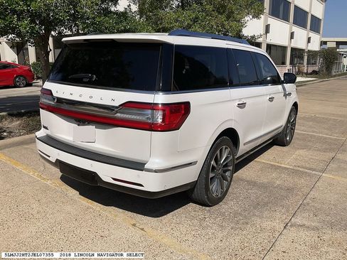 Used 2018 Lincoln Navigator Select w/ Technology Package image 5