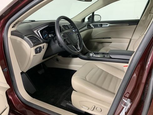 Used 2017 Ford Fusion SE w/ Fusion SE Technology Package image 29