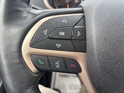 Used 2016 Jeep Cherokee Latitude w/ Cold Weather Group image 17