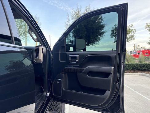 Used 2015 GMC Sierra 2500 Denali w/ Duramax Plus Package image 16