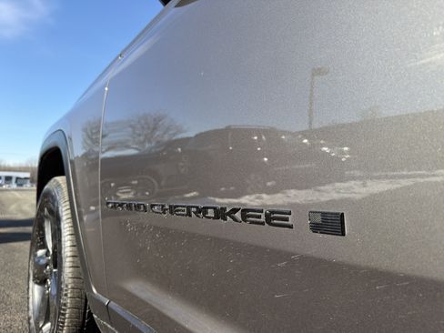 Used 2021 Jeep Grand Cherokee L Laredo image 33