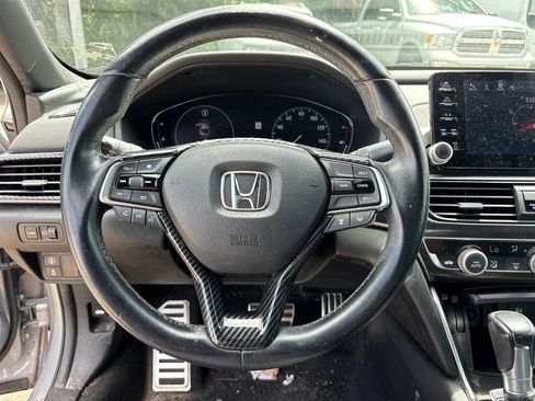 Used 2018 Honda Accord Sport image 16