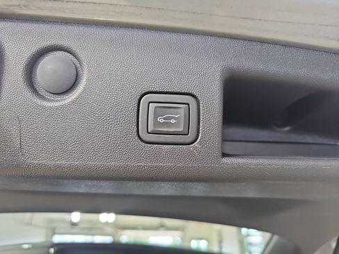 Certified 2023 Chevrolet Equinox LT AWD/4WD image 17