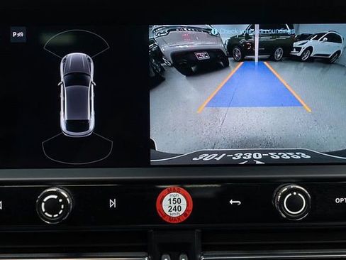 Used 2024 Porsche Macan w/ Premium Plus Package image 23