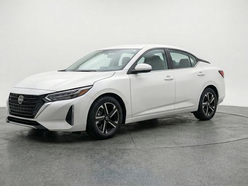 Used 2025 Nissan Sentra SV FWD image 3