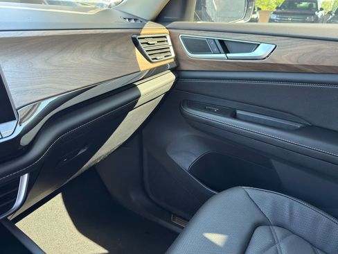 New 2026 Volkswagen Atlas SE FWD image 18