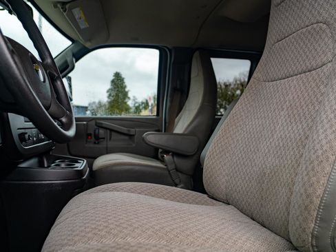 Used 2017 Chevrolet Express 3500 LT w/ LT Preferred Equipment Group image 14