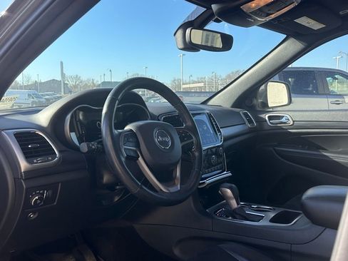 Used 2019 Jeep Grand Cherokee Altitude image 10
