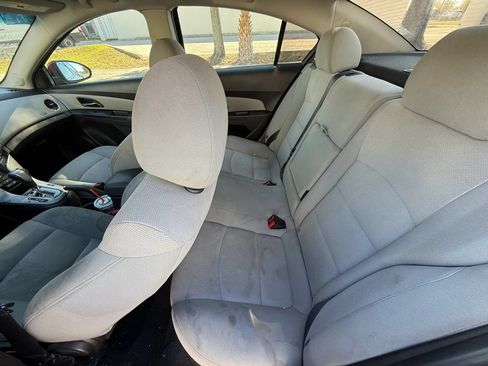 Used 2013 Chevrolet Cruze LT w/ Technology Package FWD image 9