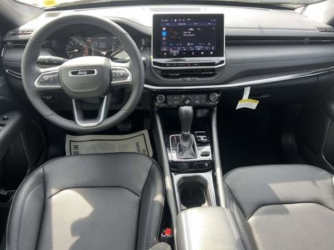 Used 2026 Jeep Compass Limited image 12