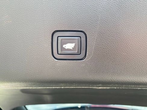 Used 2021 Chevrolet Traverse RS FWD image 37