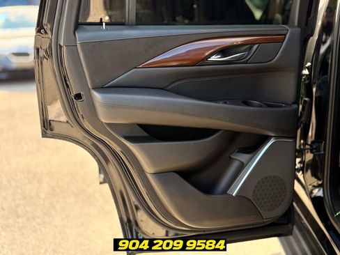 Used 2019 Cadillac Escalade Luxury AWD/4WD image 12