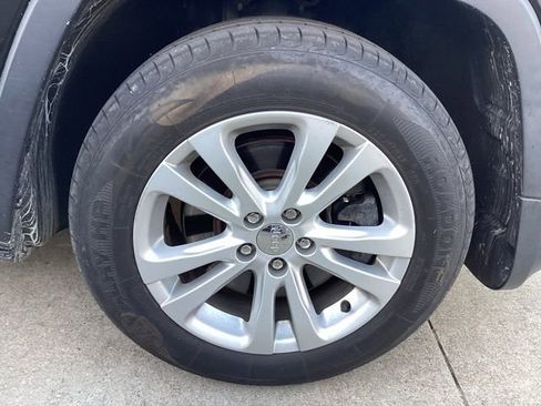 Used 2015 Jeep Cherokee Sport FWD image 9