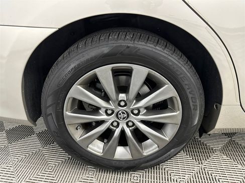 Used 2017 Toyota Camry XLE image 18