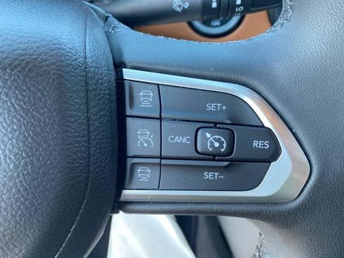 Used 2025 Jeep Compass Limited AWD/4WD image 18