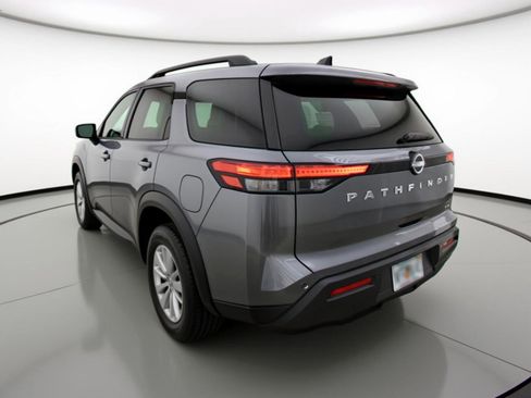 Used 2024 Nissan Pathfinder SV image 6
