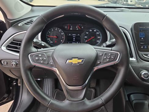 Used 2025 Chevrolet Malibu RS FWD image 19