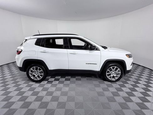 Used 2023 Jeep Compass Latitude w/ Sun and Sound Group image 8