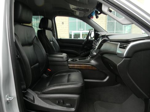 Used 2019 Chevrolet Suburban LT image 5