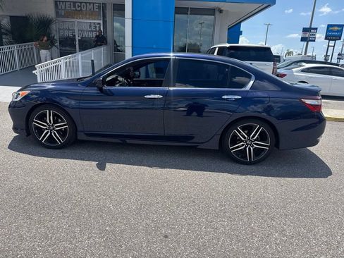 Used 2017 Honda Accord Sport image 8