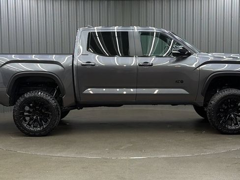 Used 2025 Toyota Tundra Limited AWD/4WD image 6