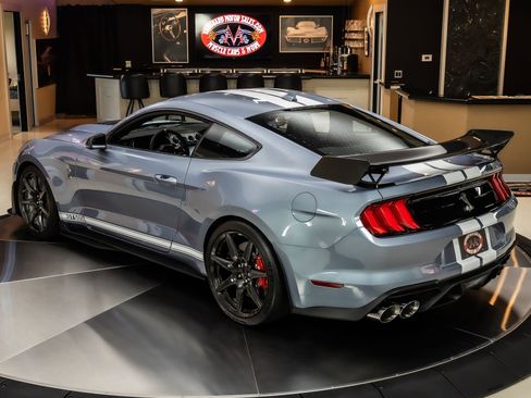 Used 2022 Ford Mustang Shelby GT500 w/ Carbon Fiber Track Pack RWD image 17