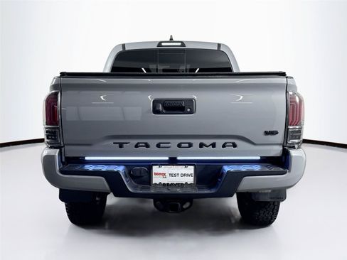 Used 2020 Toyota Tacoma TRD Off-Road AWD/4WD image 10