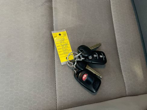 Used 2018 Hyundai Elantra SE image 24