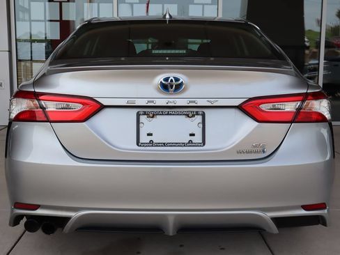 Used 2020 Toyota Camry SE w/ Sunroof Package FWD image 7
