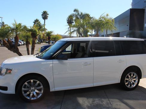 Used 2018 Ford Flex SE image 6