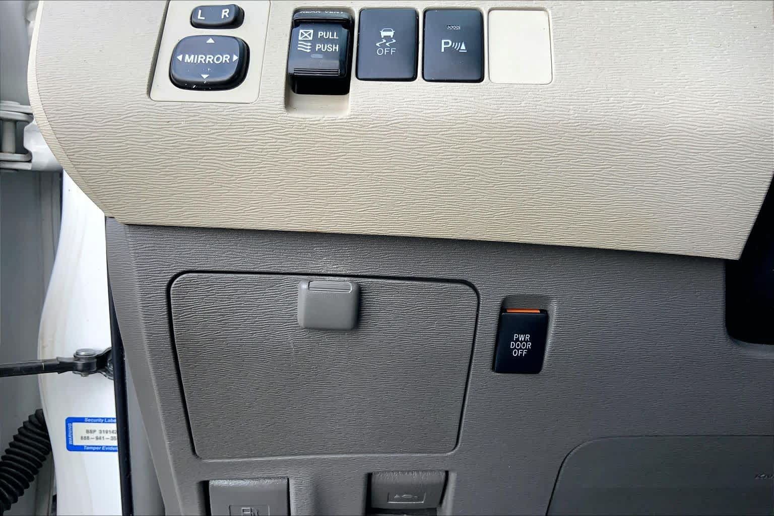 Used 2011 Toyota Sienna XLE w/ XLE Navigation Pkg FWD image 31