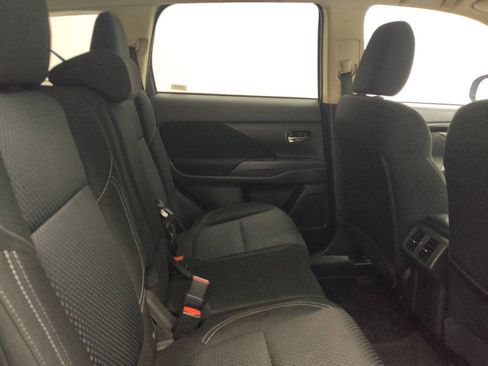 Used 2020 Mitsubishi Outlander SE AWD/4WD image 19