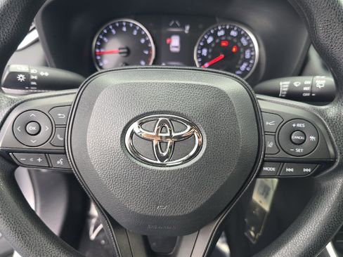 Used 2020 Toyota RAV4 LE image 21
