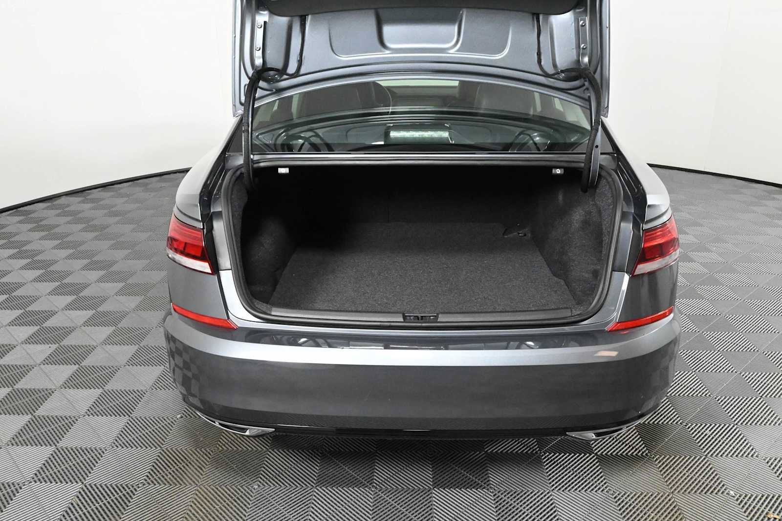 Used 2020 Volkswagen Passat 2.0T R-Line FWD image 8