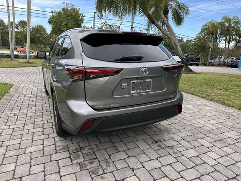 Used 2025 Toyota Highlander XLE FWD image 34