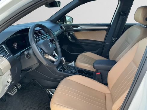 Used 2024 Volkswagen Tiguan SE R-Line AWD/4WD image 9