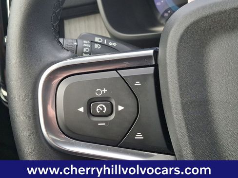 Certified 2025 Volvo XC40 B5 Plus image 21