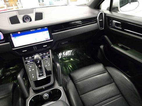 Used 2021 Porsche Cayenne Coupe image 37