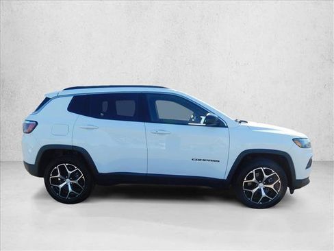 Used 2024 Jeep Compass Latitude w/ Altitude Special Edition AWD/4WD image 7