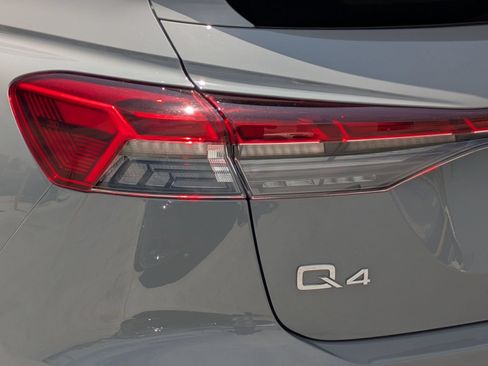 Used 2023 Audi Q4 e-tron Premium w/ Convenience Package AWD/4WD image 18