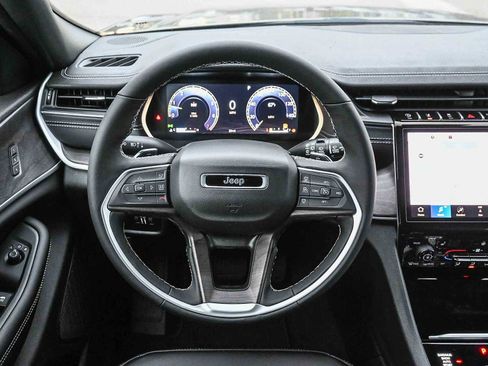 New 2025 Jeep Grand Cherokee Limited image 23