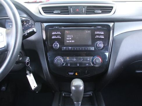 Used 2016 Nissan Rogue S image 16